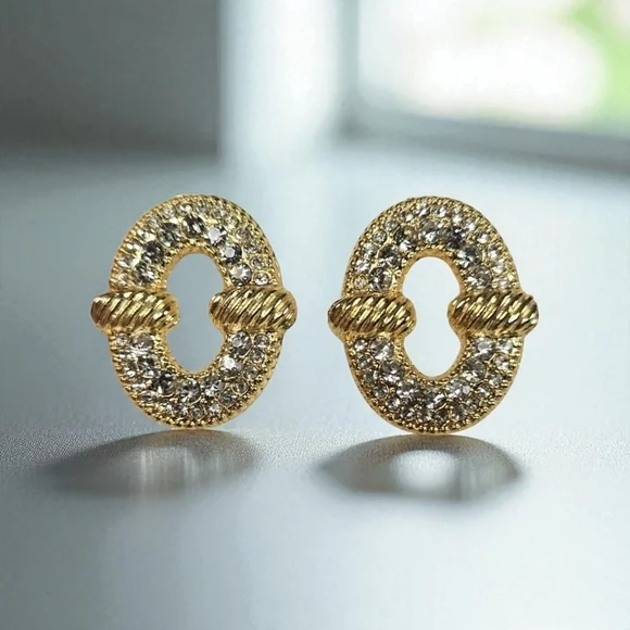 Vintage Gold-toned rhinestones earrings - Picture 4 of 16